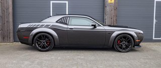 DODGE CHALLENGER 5.7 HEMI WIDE BODDY V8