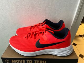 Deportivas Rojas y Negras