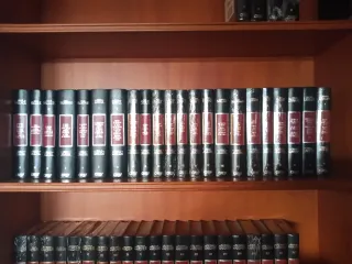 Libros autores de misterio variados.