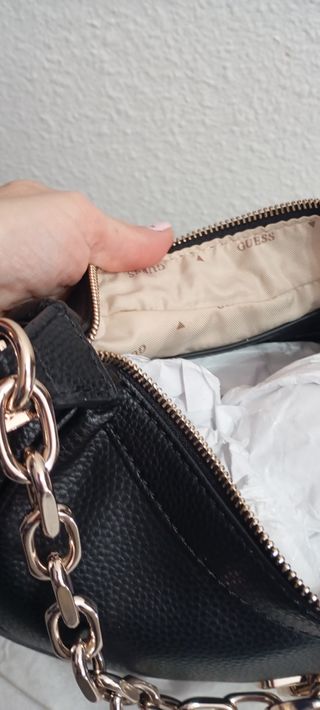 Bolso marca Negro Cadena Dorada