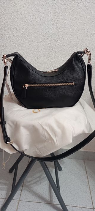 Bolso marca Negro Cadena Dorada
