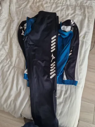 Tuta sportiva Mizuno blu e nera