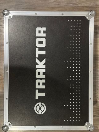 Controladora DJ Traktor Kontrol S4