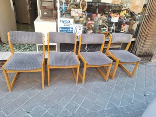 4 Sillas de Madera y Tela 4×40e unidad a 10e