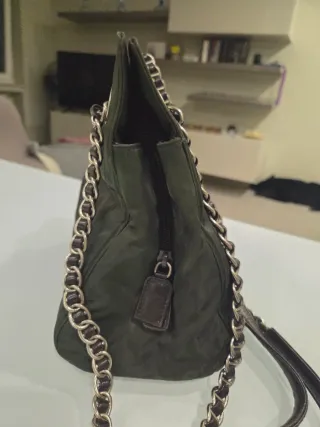 Borsa Prada verde con catena