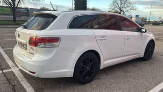 Toyota Avensis 2011 diesel pegatina b