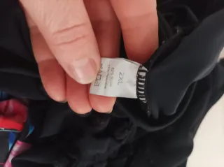 Bikini nero con fenicotteri rosa