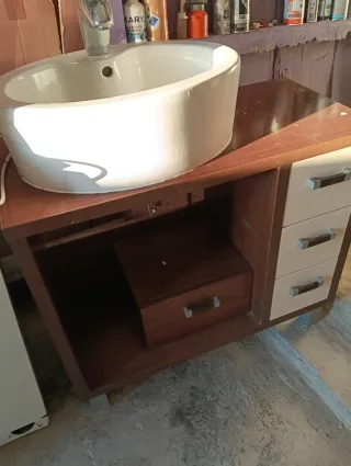 Mueble de baño con lavabo de cerámica