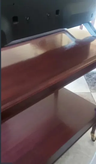 Mesa de televisión de madera