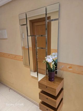 Recibidor madera,espejo y 2 cuadros