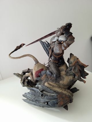 Estatua Geralt vs Grifo The Witcher 3