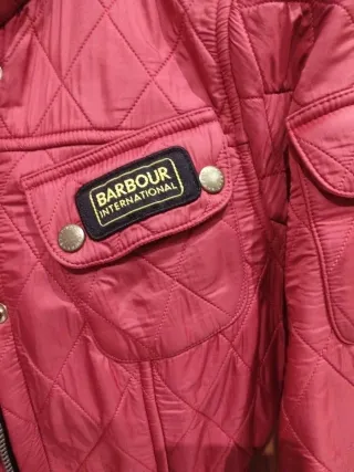 Chaqueta Barbour acolchada roja