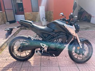 Moto 125cc Negra y Plateada