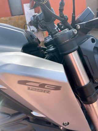Moto 125cc Negra y Plateada