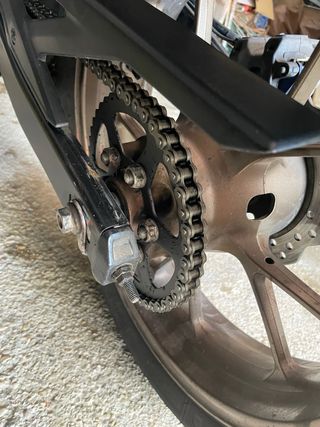 Moto 125cc Negra y Plateada
