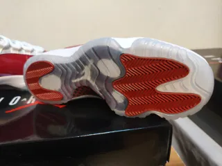 Zapatillas Jordan 11 Roja y Blanca