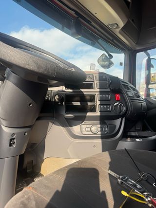 DAF 480 XF Cabeza tractora