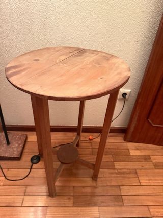 Mesa redonda de madeira