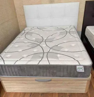 Canapé de madera y tela