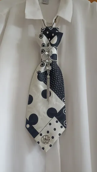 Cravatta gioiello decorata