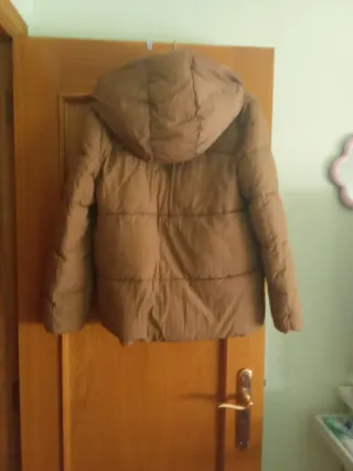 Chaqueta ONLY marrón acolchada