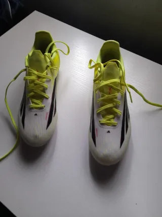 Scarpe da calcio gialle