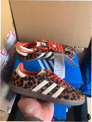 Adidas Samba OG Leopardo Rojo Talla 38