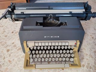 Máquina de escribir Olivetti Linea 98 vintage