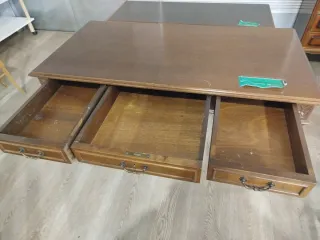 Mesa auxiliar de madera
