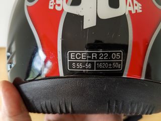 Casco de Moto Negro con Diseño