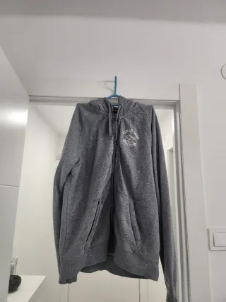 13. Chaqueta Puma Gris con Cremallera