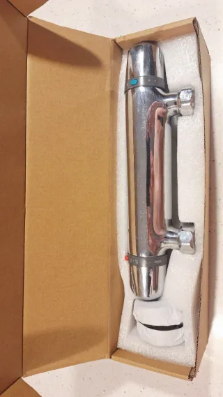 Grifo termostático ducha plata y turquesa