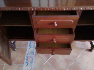 Vendo Aparador de madera tallada