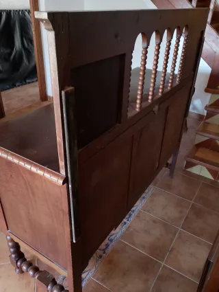 Vendo Aparador de madera tallada