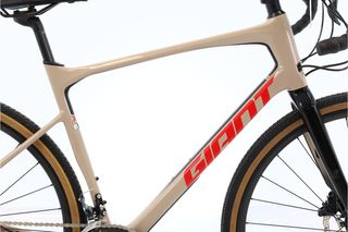 Giant Revolt 3 (gravel) t.56 Reacondicionada