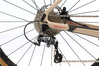 Giant Revolt 3 (gravel) t.56 Reacondicionada