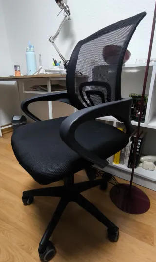 Silla de escritorio ergonómica negra