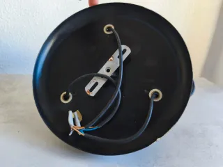 Plafón de techo negro y dorado