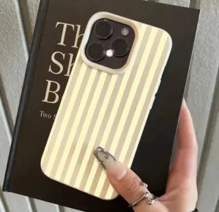 Funda iPhone 15 Rayas Beige y Blanco