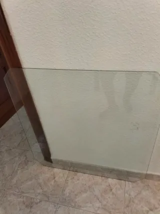 Mesa de salón de madera robusta