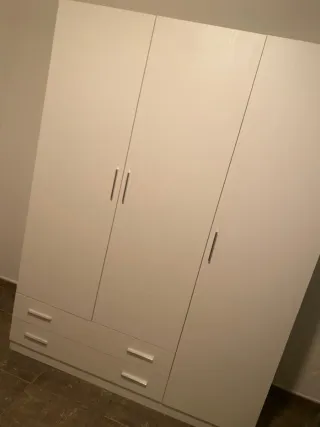 Armario blanco 3 puertas y 2 cajones