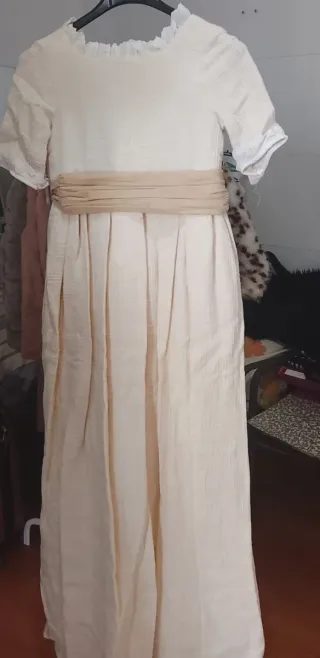 Vestido de comunión beige y blanco