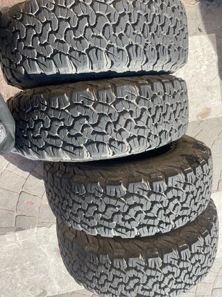 Neumáticos AllTerrain 235/70R16 con un año de uso