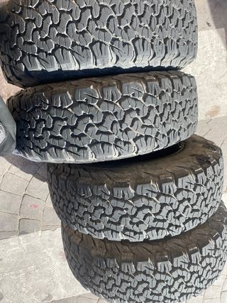 Neumáticos AllTerrain 235/70R16 con un año de uso