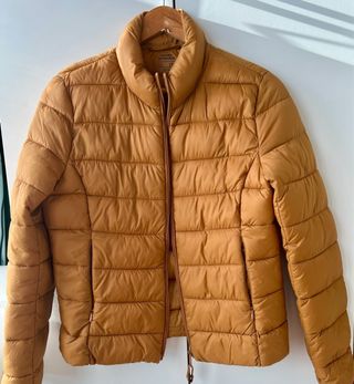 Chaqueta acolchada mostaza