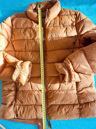 Chaqueta acolchada mostaza