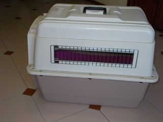 Transportín para perro blanco y morado