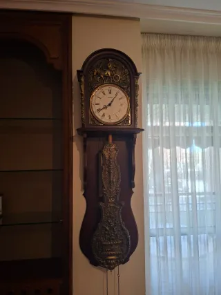 Reloj de péndulo antiguo
