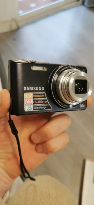 Cámara Samsung Zoom Lens 10x Negra