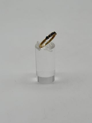 01-0136 ANILLO DE ORO CON PIEDRAS OSCURAS